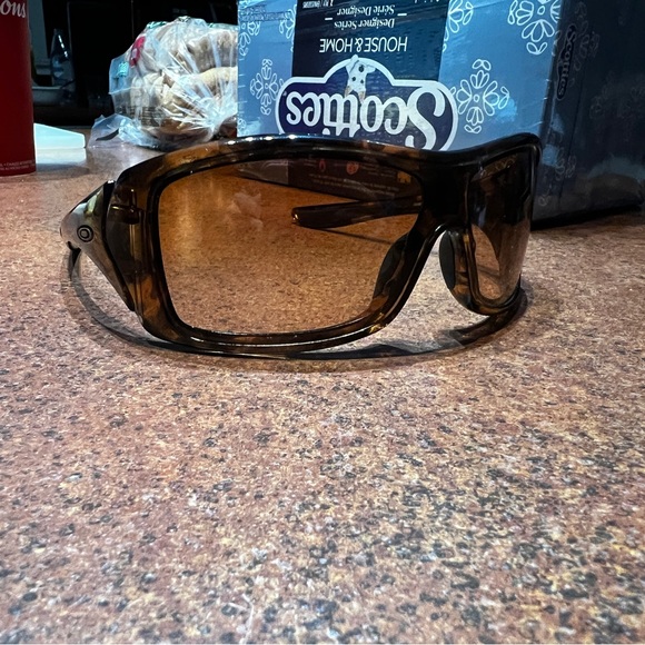 Women’s polarized Foresake Oakley sunglasses - Picture 2 of 4